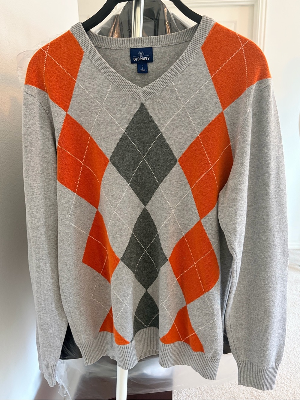 Old Navy Gray and Orange Argyle V-Neck Sweater Cotton Medium